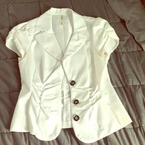 Short sleeved white jacket